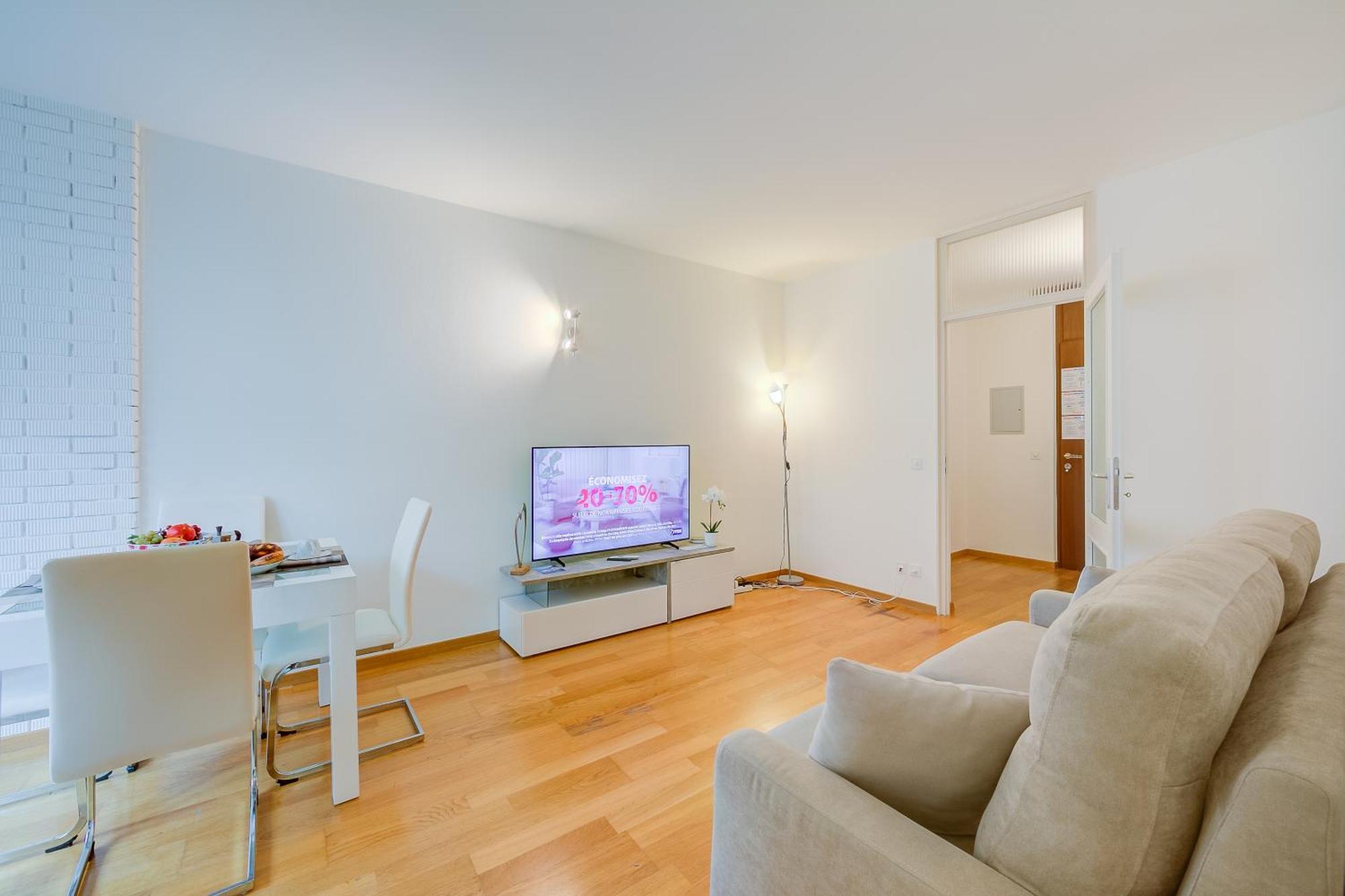 Place - Happy Apartment